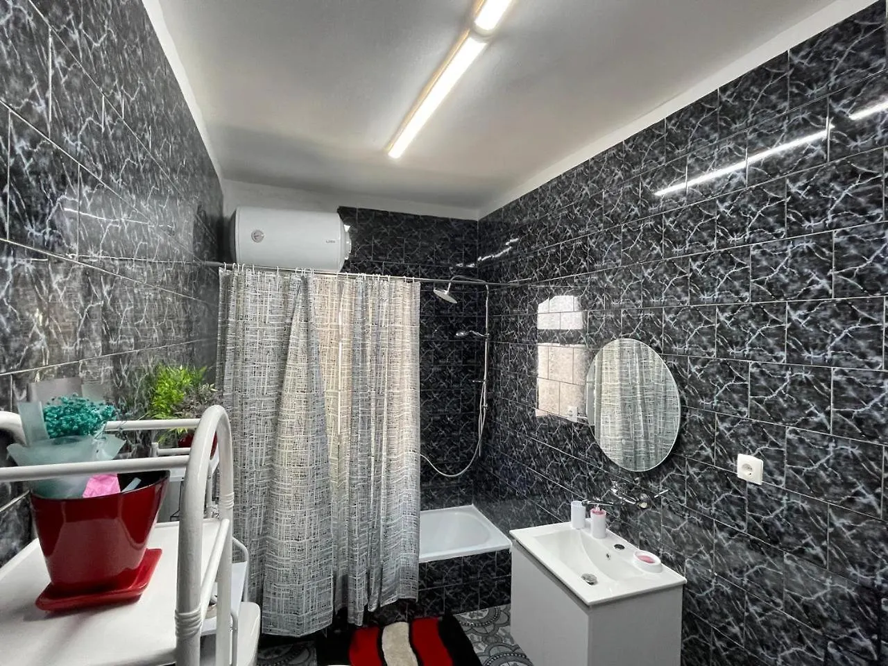 Villa Oni Tirana 0*,  Albania