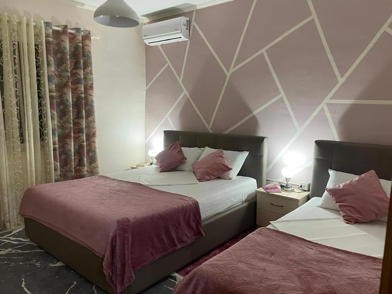 Villa Oni Tirana 0*,